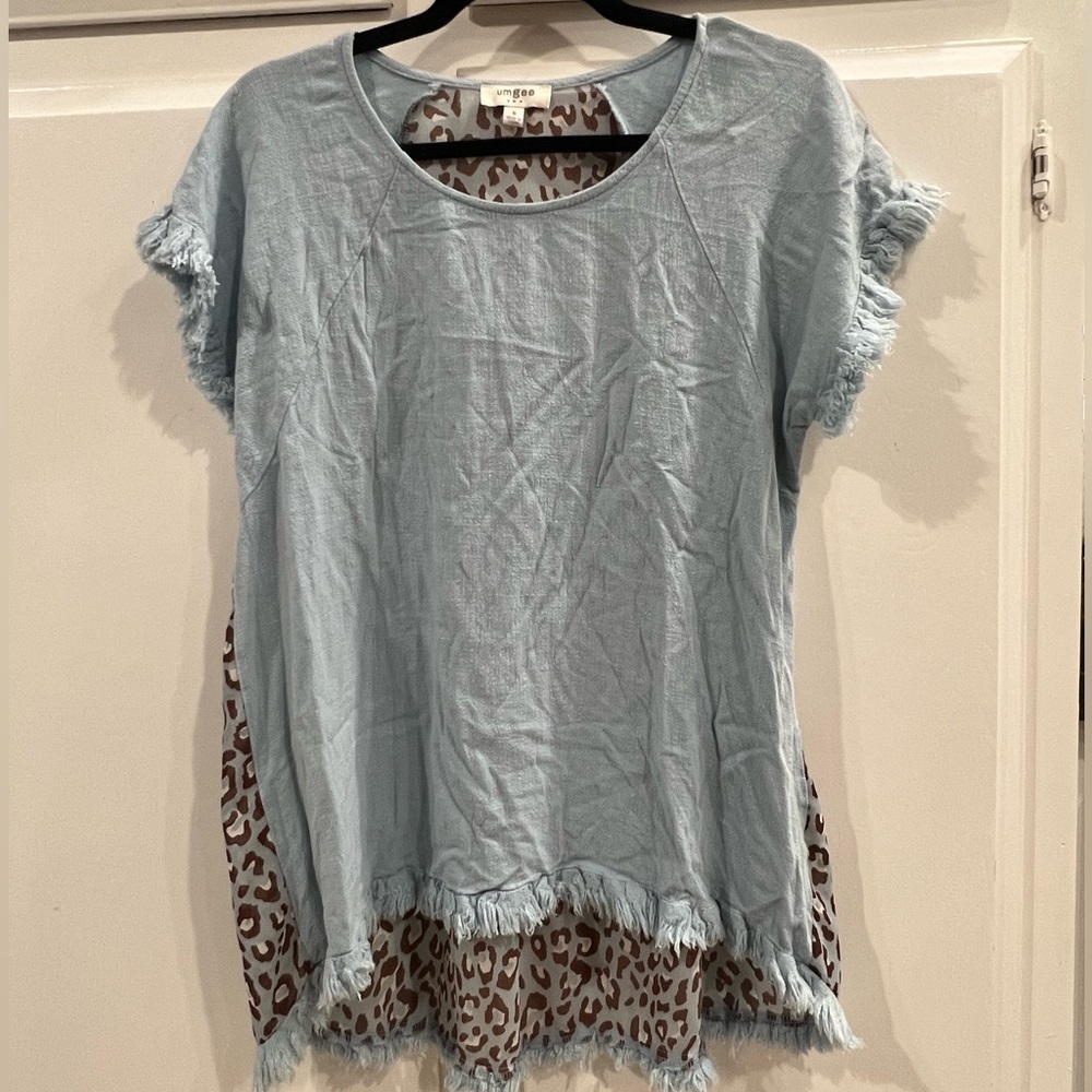 Umgee, size S, linen blend top, leopard print and frayed raw hem details